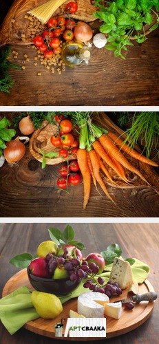 Овощи на деревянном столе. | Vegetables on a wooden table.